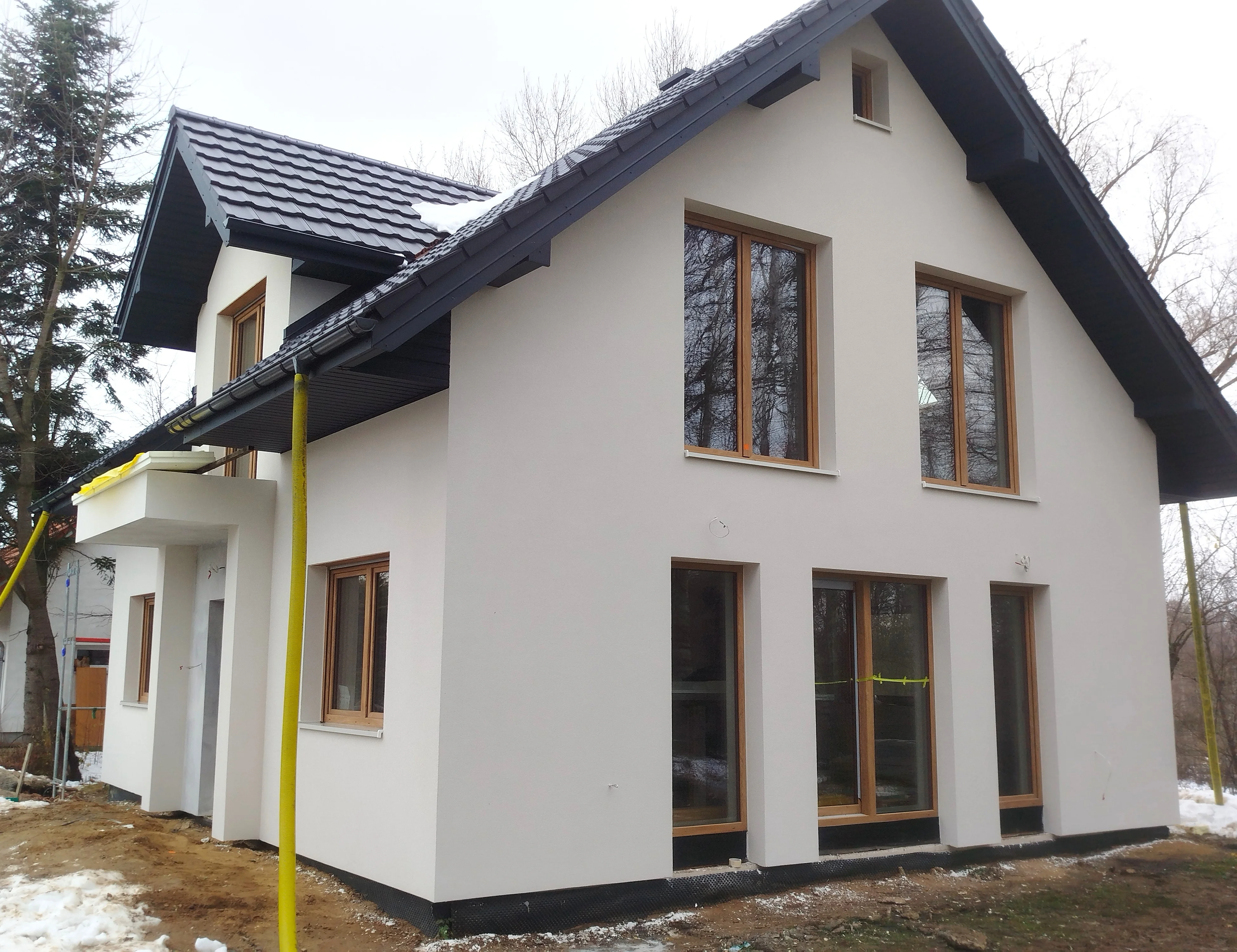 ocieplony budynek z elewacją